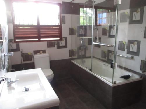 Un baño de Sun Set Forest Villa