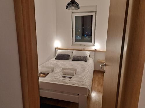 Postel nebo postele na pokoji v ubytování Apartman NOLA-Mostar Cityscape Retreat