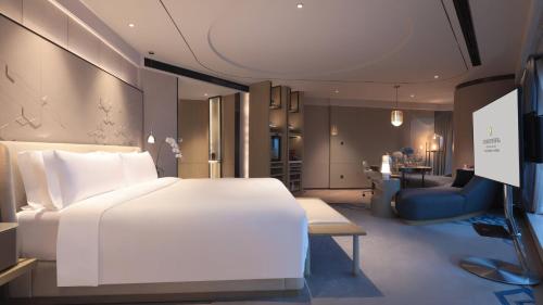 Letto o letti in una camera di InterContinental Beijing Sanlitun by IHG