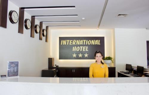 Επισκέπτες που μένουν στο International Hotel