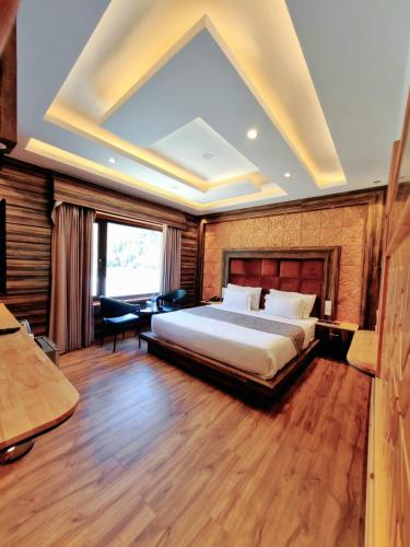 a large bedroom with a bed and a desk at White Water Resorts in Pahalgām