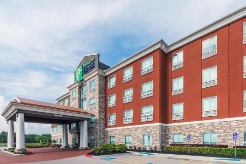 an image of a hotel building at Holiday Inn Express Houston Space Center-Clear Lake by IHG in Webster
