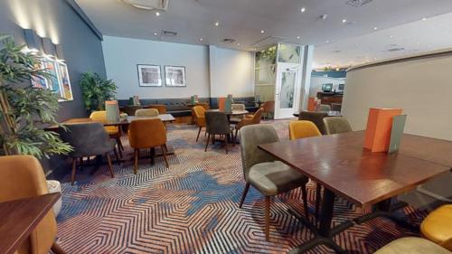 Holiday Inn Cardiff City Centre by IHG photo 32
