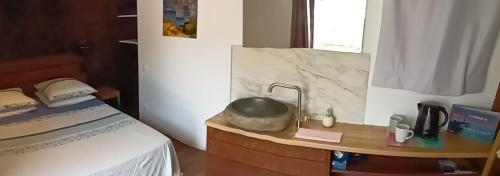 a bedroom with a sink on a wooden table at Chambre cosy in Bonifacio