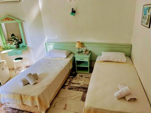 Katil atau katil-katil dalam bilik di Mandalinn Hotel