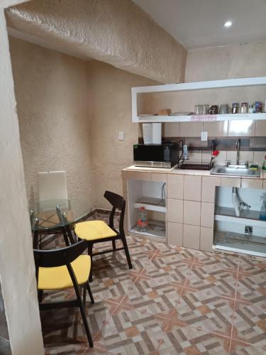a kitchen with a table and chairs in a room at Departamento Aeropuerto CDMX in Mexico City