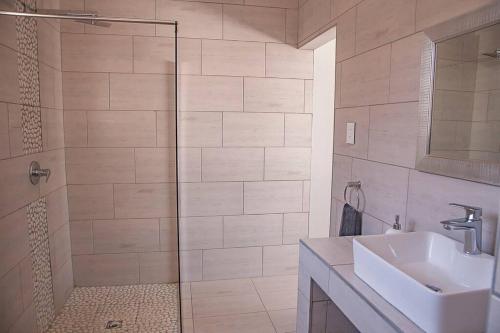 Ванна кімната в Bella Vista Yzerfontein - No loadshedding - Home away from home
