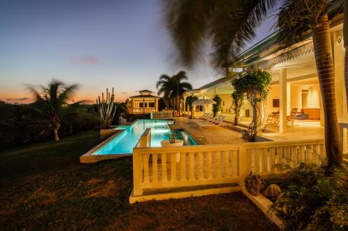 Piscina en o cerca de A Beautiful Villa Curacao with large pool and tropical garden