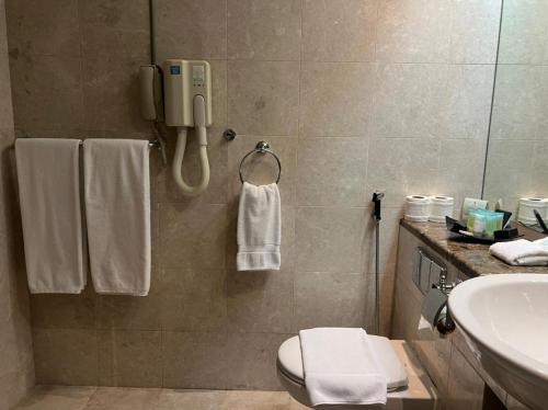  Al Jazira Club Hotel -  Room  picture :   Minibar    Shower    Air conditioning                   