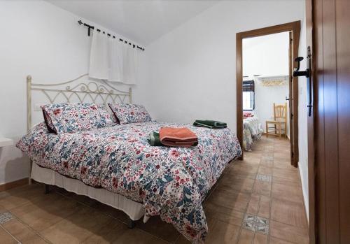 Ένα ή περισσότερα κρεβάτια σε δωμάτιο στο Charming Villa in Mondrón with Private Pool