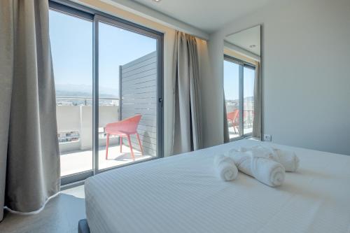 Sky-High Central Penthouse w. Stunning Views - 02