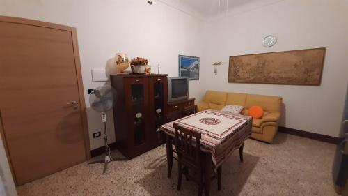 a living room with a table and a couch at CASA VACANZE NONNA ROSETTA in Menfi