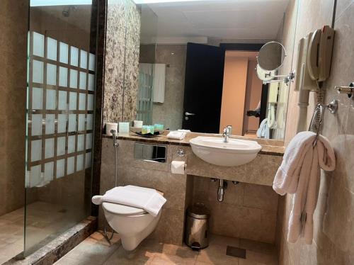  Al Jazira Club Hotel -  Room  picture :   Minibar    Shower    Air conditioning                   