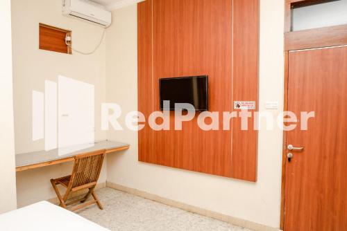 TV a/nebo společenská místnost v ubytování Mango House Semarang RedPartner