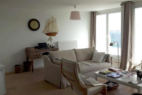 Khu vực ghế ngồi tại 2 bedrooms apartement with balcony and wifi at Koksijde