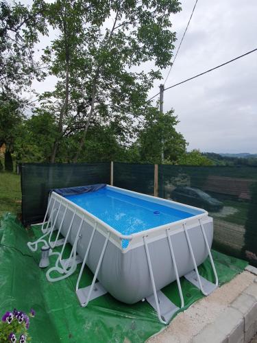 a large bath tub sitting on top of a yard at Vikendica Cokori in Banja Luka