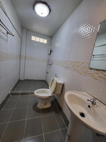 Koupelna v ubytování โรงแรมวงษ์เรือนไทย นครราชสีมา Manage by shin