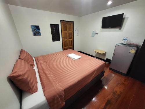 Postel nebo postele na pokoji v ubytování โรงแรมวงษ์เรือนไทย นครราชสีมา Manage by shin
