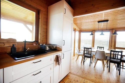 Dapur atau dapur kecil di Domek Całoroczny Powidz tel 512-589-997