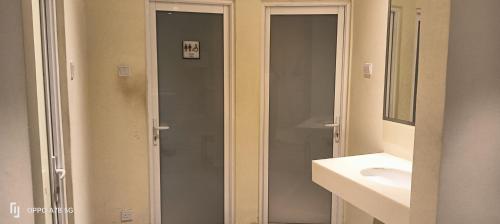 Ένα μπάνιο στο MPalace Hotel KL
