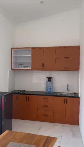Η κουζίνα ή μικρή κουζίνα στο Mangrove Bali Villa