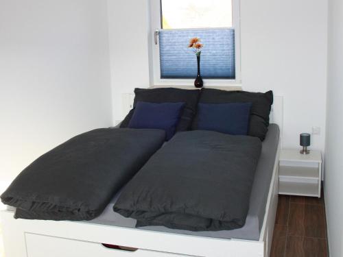 Säng eller sängar i ett rum på Ferienwohnung Schindler