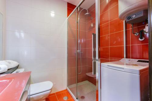 Bilik mandi di Rent4Rest Estoril Beachfront Apartments