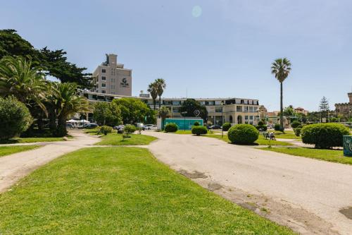Taman di luar Rent4Rest Estoril Beachfront Apartments
