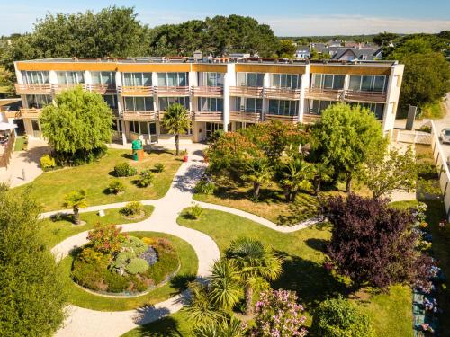 an aerial view of a building with a garden at Hôtel de la Pointe de Mousterlin in Fouesnant