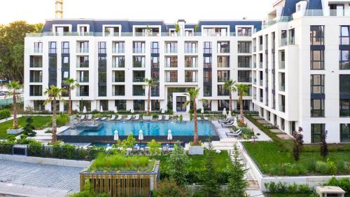 Hồ bơi trong/gần ALLURE VARNA studios