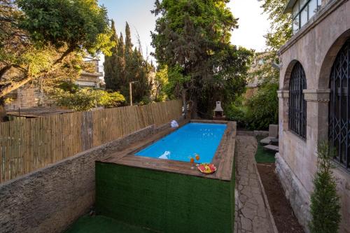Πισίνα στο ή κοντά στο Art Apartment In Mamila - Villa Rehavia
