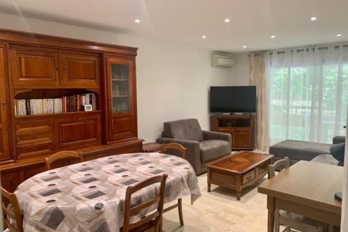 Le Roxane 2 bedroom apartment in the city-center of Antibes