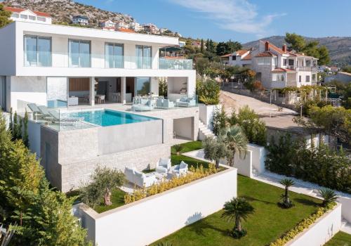 Amazing Seafront Croatian Villa 5 Bedrooms Villa Primosten Pearl