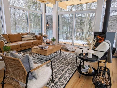 a living room with a couch and a fireplace at trähus tremblant in La Conception