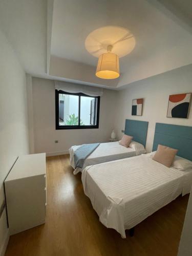 Un pat sau paturi într-o cameră la LUXURY Casares del Mar D BJ2