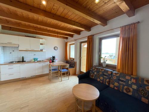 A kitchen or kitchenette at Feldererhof