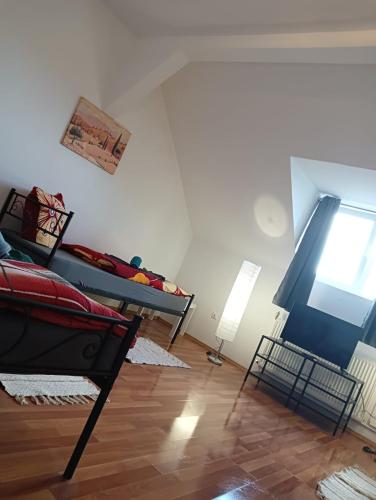 a room with two bunk beds and a window at Stella s Monteurswohnungen in Werdau