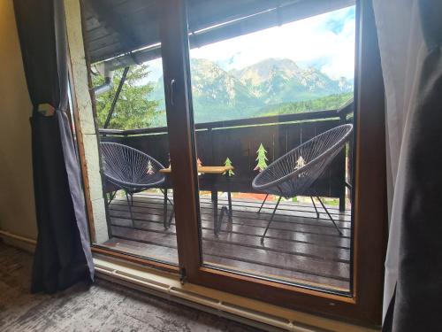Balkón nebo terasa v ubytování CASA FLORESCU