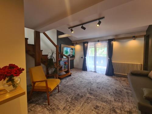TV a/nebo společenská místnost v ubytování CASA FLORESCU