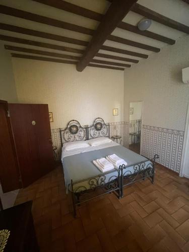 a bedroom with a bed in a room at Villa Remignoli in San Gimignano