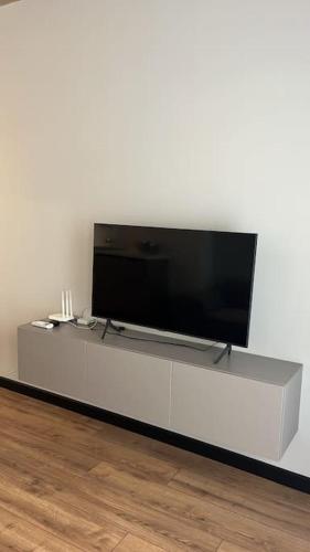 Foto Amber Home - brand NEW luxury 1 bedroom apartment located in the very city center 4