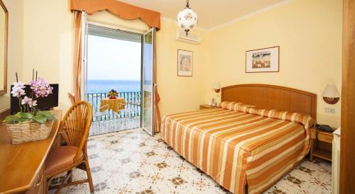 Postel nebo postele na pokoji v ubytování Hotel Ambasciatori