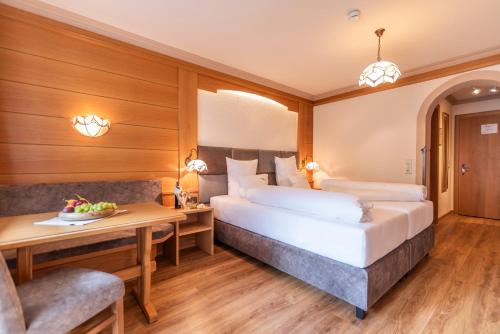 Postel nebo postele na pokoji v ubytování Hotel Garni Apart TINA