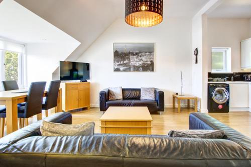 a living room with a couch and a table at Sunderland Short Stays 2 bedroom apartment Free Parking Fulwell SR6 in Sunderland