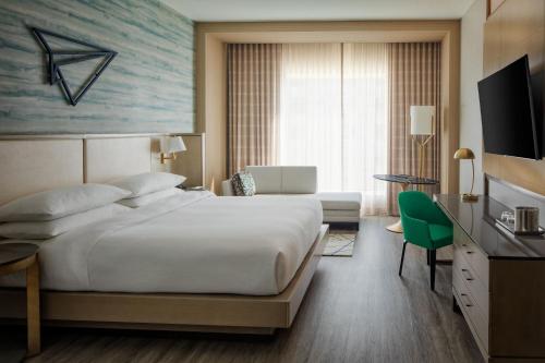Postel nebo postele na pokoji v ubytování Marriott Fort Lauderdale Airport