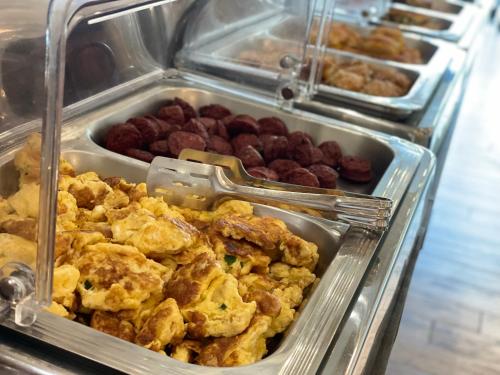 Makanan di atau berdekatan hotel