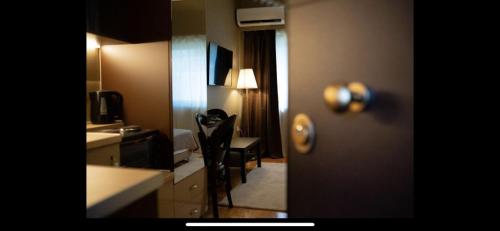 Una cama o camas en una habitación de MARGARITA'S SUITES