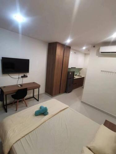 Kuching Kozi Square Apartment (II)にあるテレビまたはエンターテインメントセンター