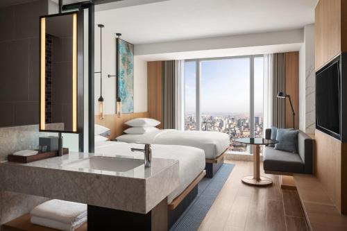 Ένα ή περισσότερα κρεβάτια σε δωμάτιο στο Fairfield by Marriott Phnom Penh
