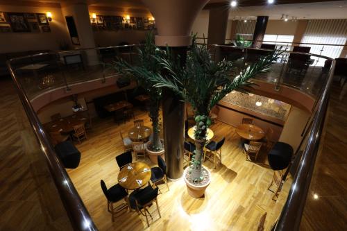 an overhead view of a restaurant with tables and chairs at Hôtel Les Saisons in Casablanca